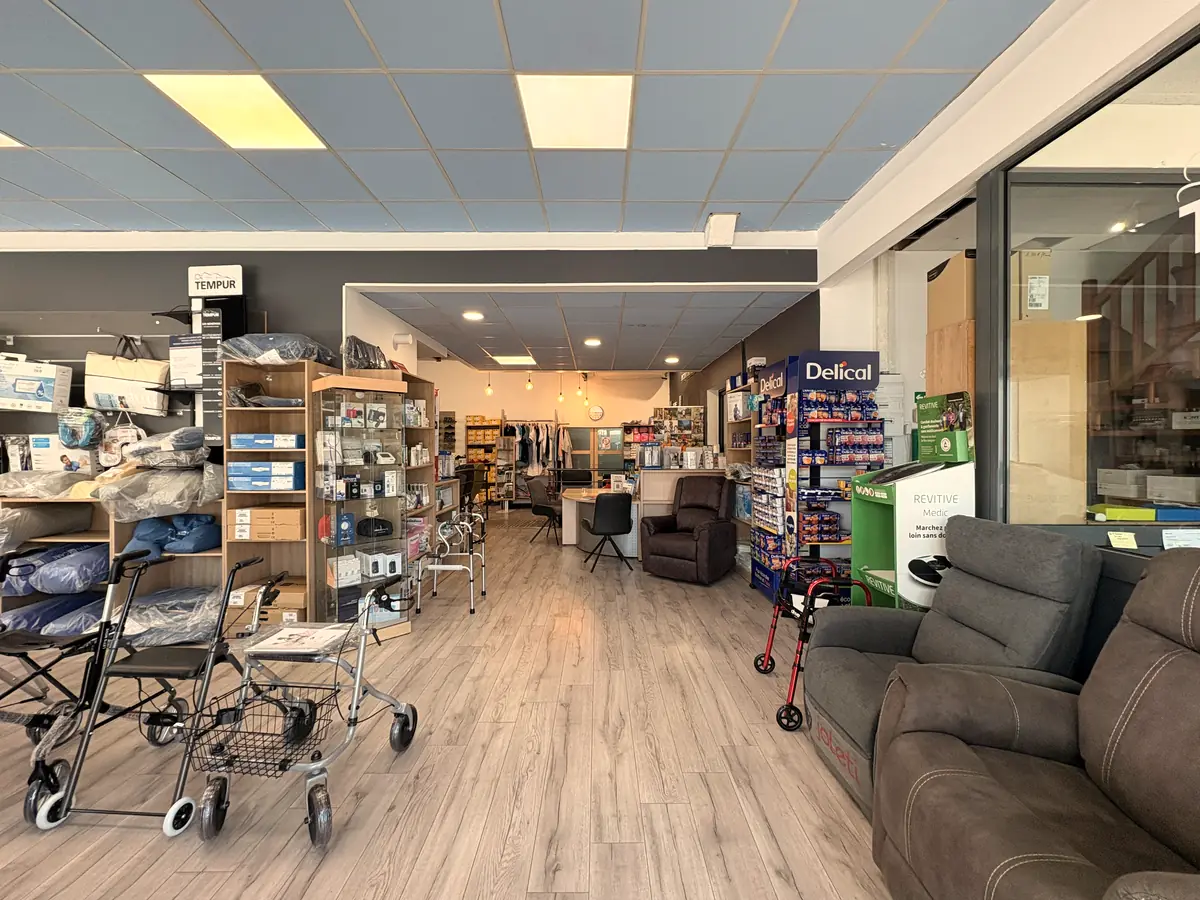 Vue générale du magasin, rayons nutrition et bien-être